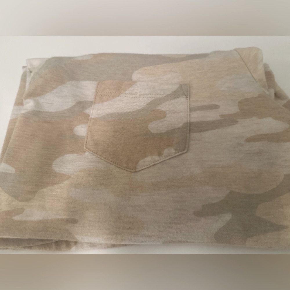 Cabela’s Natural Reflections Camo V-Neck Tee. Size M. - Picture 6 of 7